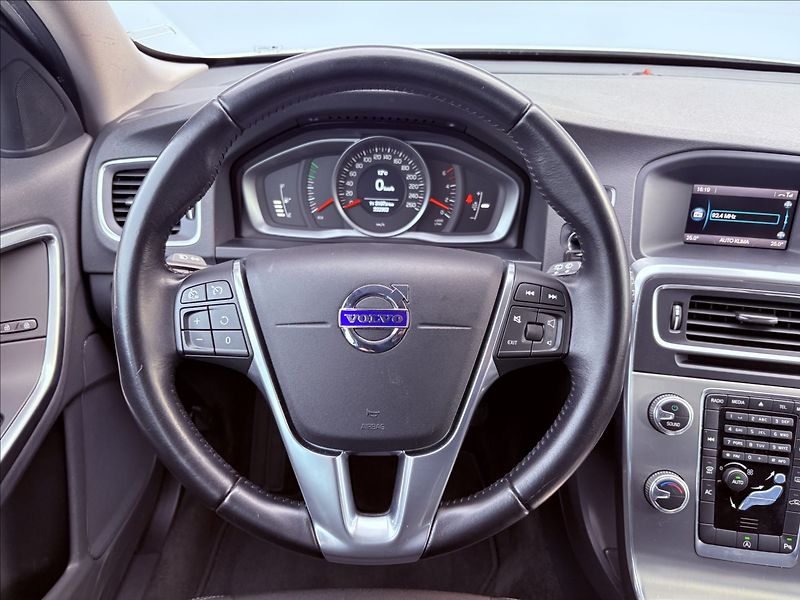 Volvo V60 2,0 D2 ZÁRUKA MOMENTUM CZ - fotka 9 z 28