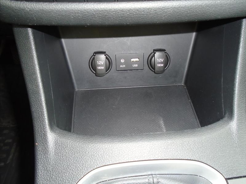 Hyundai i30 1,6 - fotka 34 z 36
