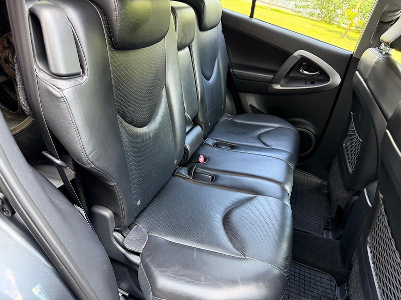Toyota RAV4 2,2 D4-D 4WD / 130 kW /  - fotka 16 z 27