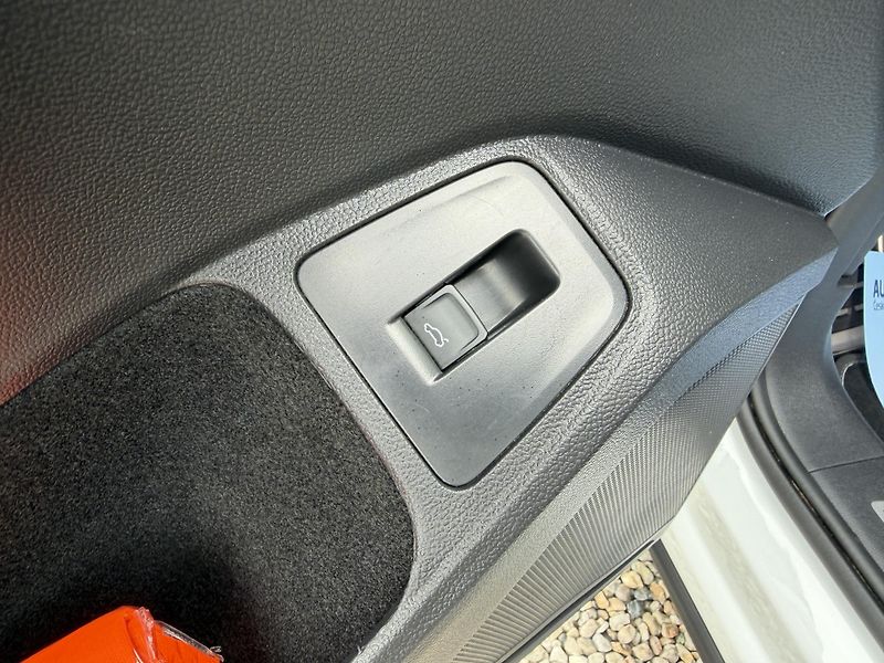 Volkswagen Tiguan Allspace R-Line 2,0 TDi/110kW 4x4 DSG  - fotka 11 z 106