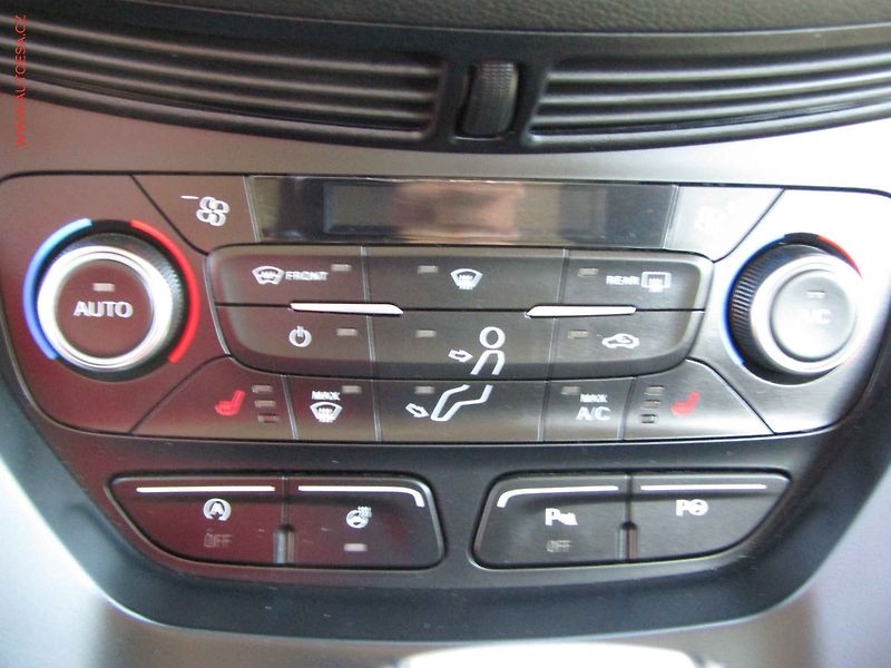 Ford Kuga (2019) 1.5 EB, 1.maj,ČR, Titanium - fotka 14 z 22