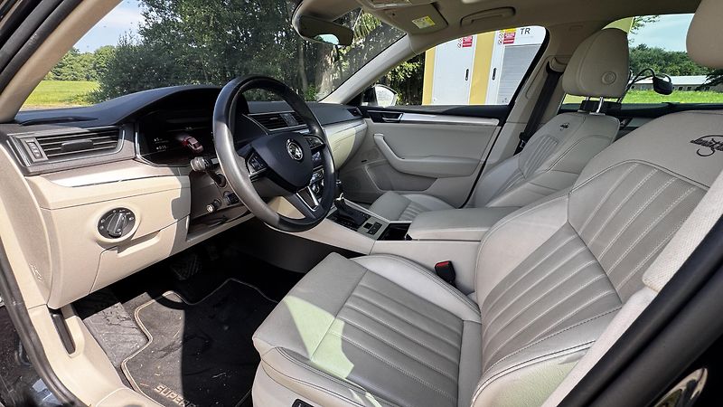Škoda Superb (2019) 2.0 TSI, 4x4, Laurin&Klement - fotka 9 z 16