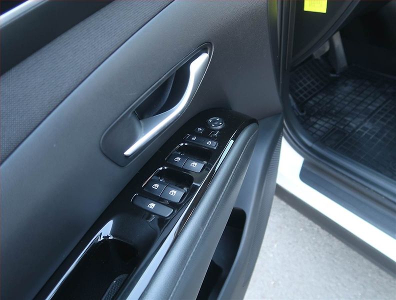 Hyundai Tucson (2021) 1.6 CRDi 48V MHEV - fotka 17 z 20