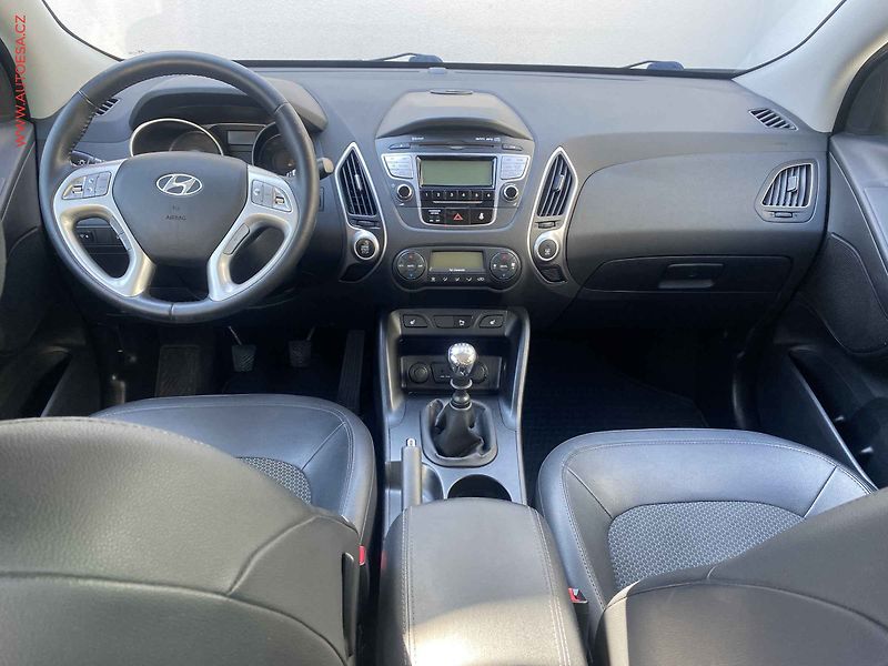 Hyundai ix35 (2013) 1.6 GDi 2WD, AC, park.čidla - fotka 8 z 16