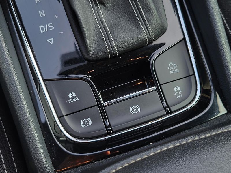 Škoda Karoq 2.0 TDi DSG 4x4 SPORTLINE - fotka 25 z 47