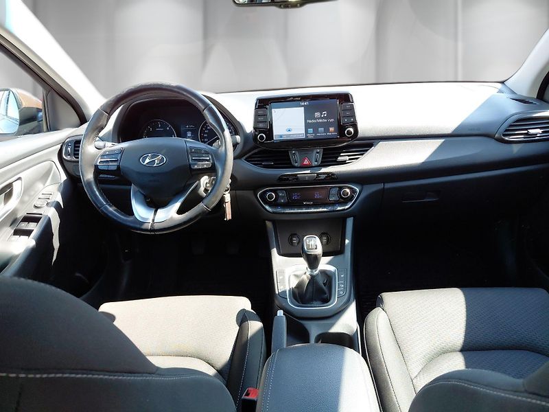 Hyundai i30 (2017) 1,6 CRDi 81 kW STYLE - fotka 21 z 24