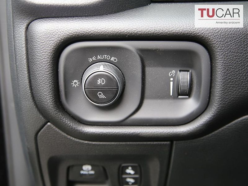 Dodge RAM (2026) 1500 BigHorn 5.7 V8  HEMI 2026 - fotka 23 z 48