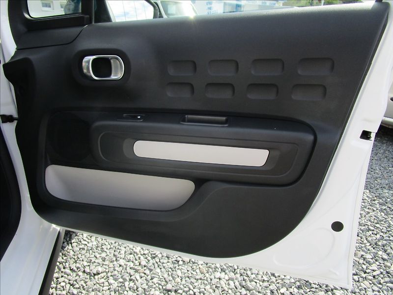 Citroën C3 1.2 PureTech 83 S&S Feel, 1. m - fotka 19 z 36
