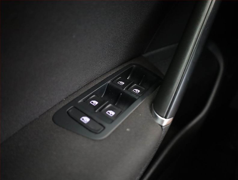 Volkswagen Golf (2018) 1.0 TSI, Tempomat - fotka 16 z 19