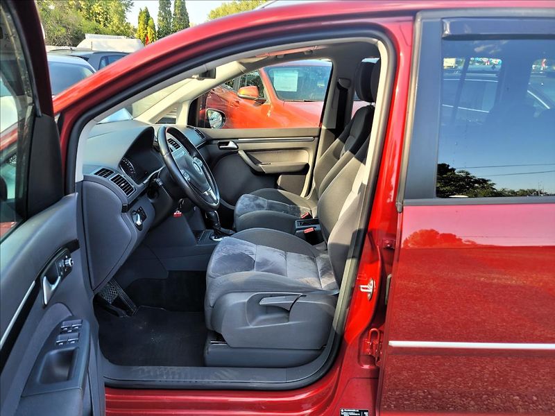 Volkswagen Touran 2,0 Rezervace!,dsg,Highline,ků - fotka 9 z 44
