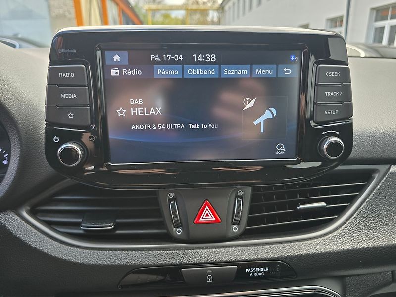 Hyundai i30 1.5i COMFORT LED KAMERA NAVI - fotka 30 z 41