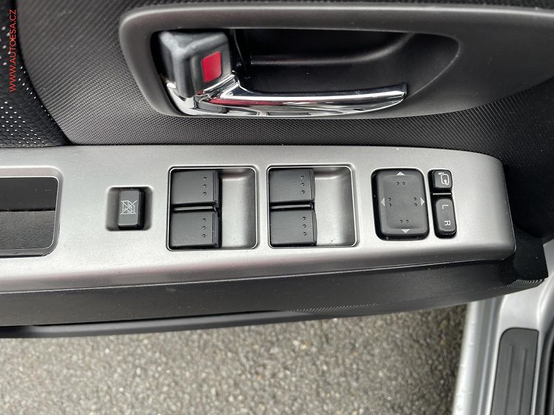 Mazda 5 (2010) 1.8 i, Xenon. výhřev sed - fotka 15 z 21