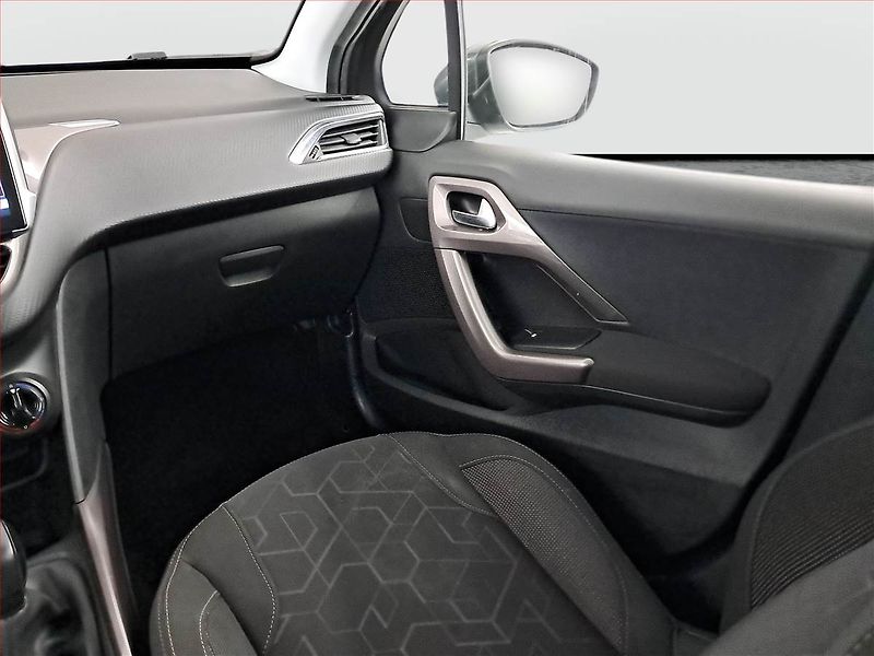 Peugeot 2008 (2013) 1.2 PureTech, Navi, Tempomat - fotka 8 z 17