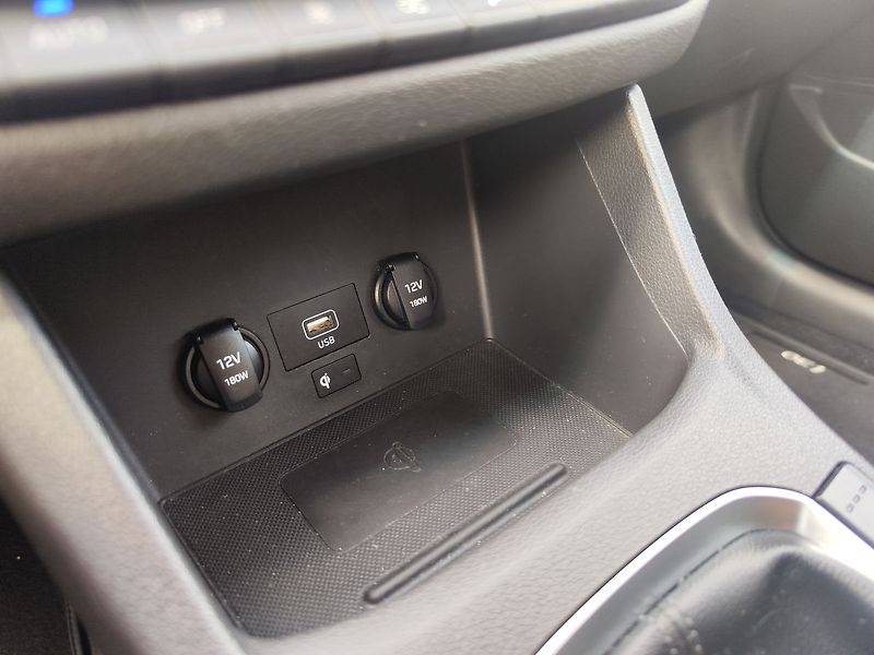 Hyundai i30 1.5 T-GDi117kw smart Navi - fotka 21 z 34