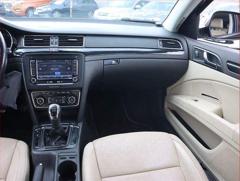 Škoda Superb (2012) 2.0 TDI, Xenony, Tempomat - fotka 8 z 17