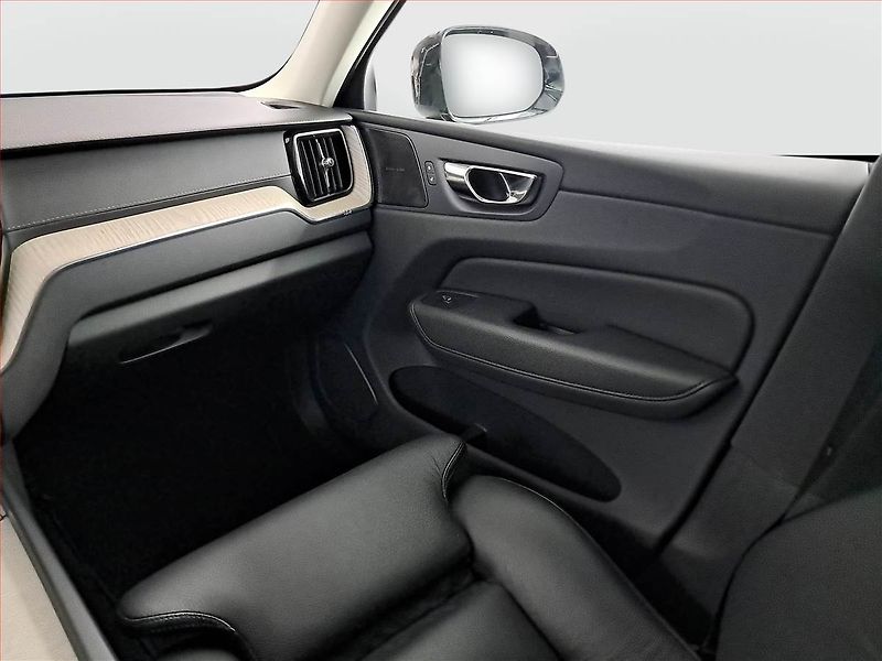 Volvo XC60 (2021) Inscription B4 AWD - fotka 8 z 27