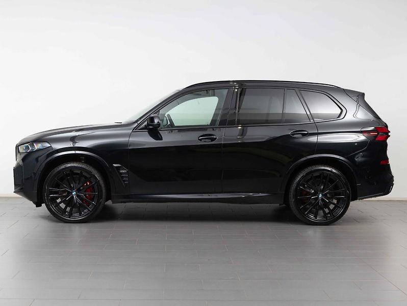 BMW X5 M60i - fotka 2 z 6