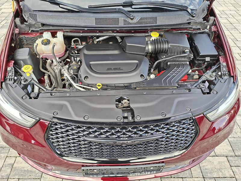 Chrysler Pacifica (2020) 3,6L V6 SPORT,DVD,ALU kola R20 - fotka 32 z 34