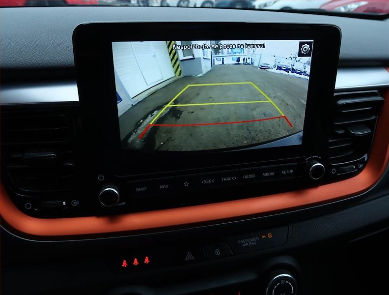 Kia Stonic (2021) 1.2 DPI, Kůže, Navi, Tempomat - fotka 18 z 24