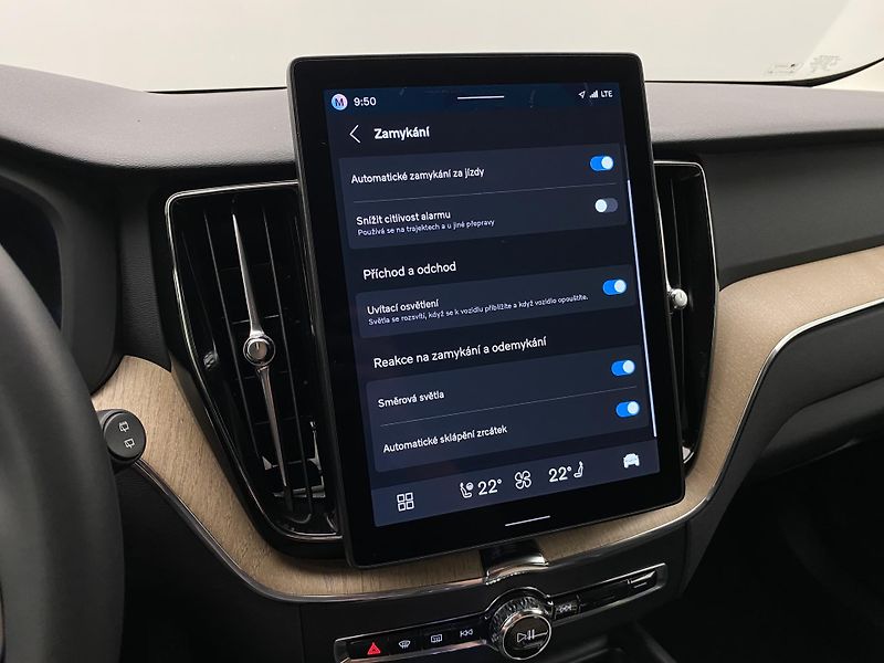 Volvo XC60 T6 AWD RECHARGE DARK PLUS CZ - fotka 56 z 62
