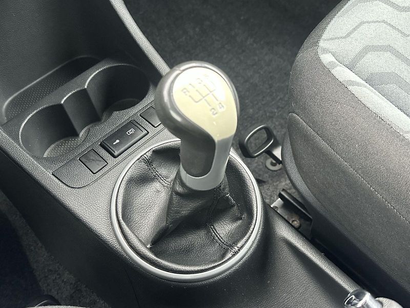 Škoda Fabia (2008) 1.2 HTP Ambiente - fotka 14 z 26
