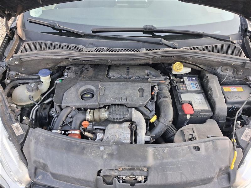 Peugeot 208 1,6 Hdi 84 kw, 6 kvalt - fotka 13 z 13