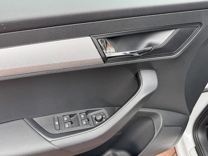 Škoda Karoq (2023) 1.5TSi LED Navi Kamera Virtual - fotka 27 z 48