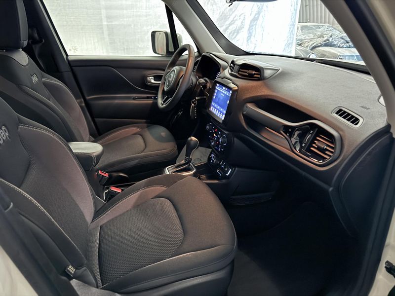 Jeep Renegade (2022) 1.3 T4 REZERVOVÁNO - fotka 17 z 43