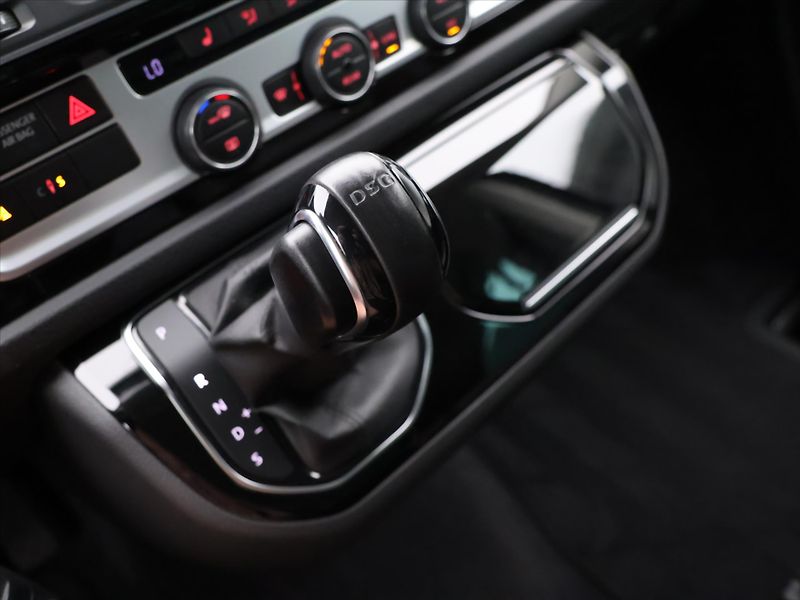 Volkswagen Multivan 2,0 TDI 146kW Highline DSG CZ - fotka 28 z 36