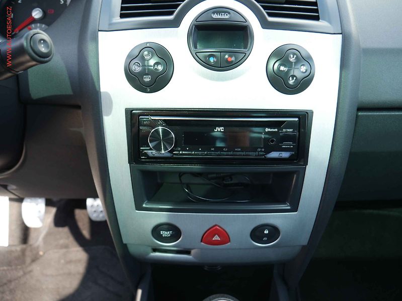 Renault Mégane (2007) 2.0i, AAC, tempo - fotka 9 z 15