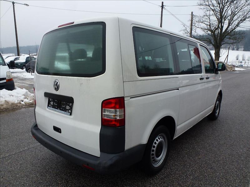 Volkswagen Transporter 2,0 TDi 9 míst - fotka 8 z 36