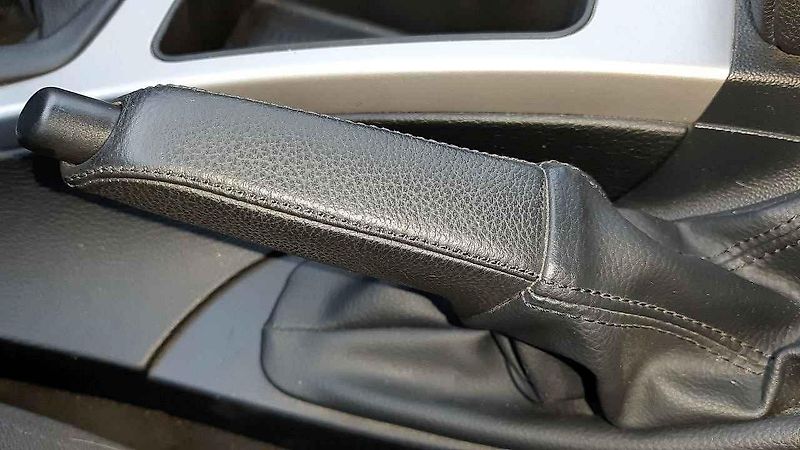 Přední část jakoby byla z většího vozu, než ta zadní. Tuto asymetrii ale BMW dotáhlo do extrému až u některých kusů jedničkové řady.