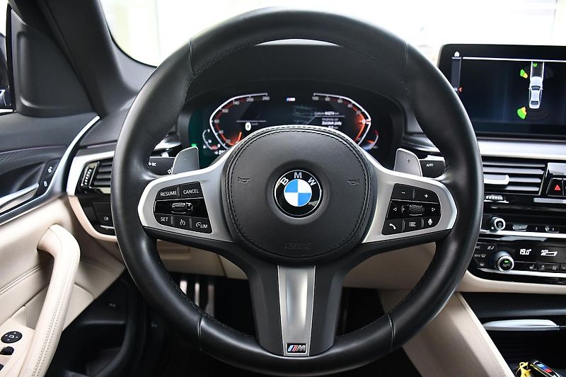 BMW Řada 5 520i M-SPORT 1M ČR REZERVACE - fotka 22 z 39