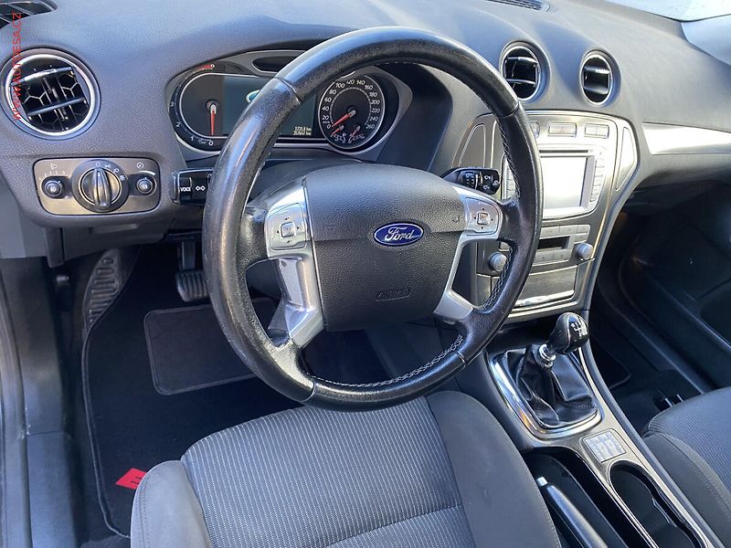 Ford Mondeo (2008) 2.0 TDCi, AC, TZ, park.asist - fotka 12 z 17