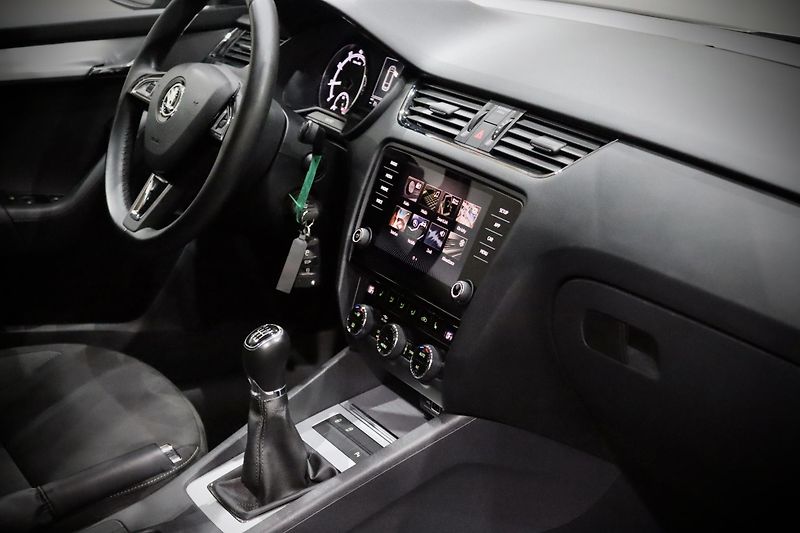 Škoda Octavia 3 FL Combi 1.4 TSI 110 kW - fotka 13 z 29