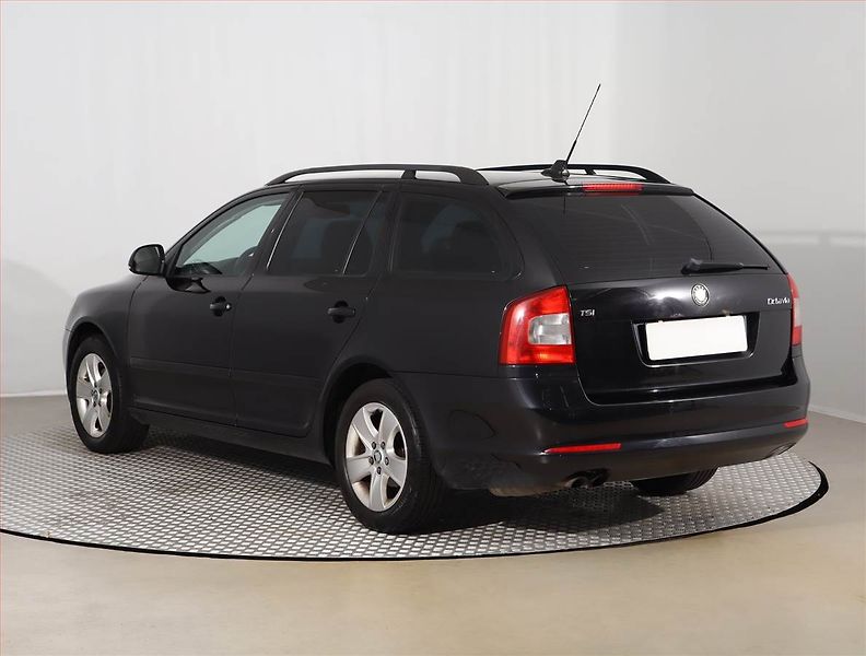 Škoda Octavia (2009) 1.4 TSI, Navi, Tempomat - fotka 4 z 15
