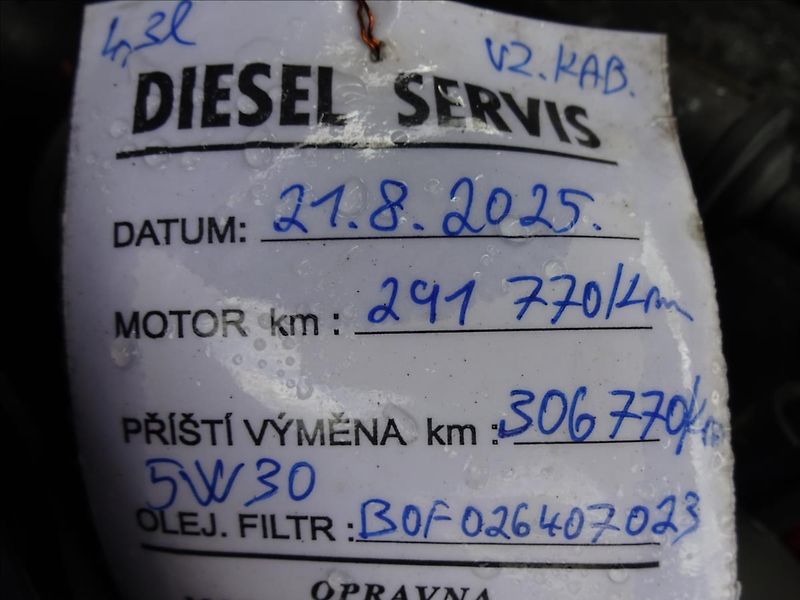 Volkswagen Touran 2,0 TDI 103kW 7.MÍST - fotka 52 z 55