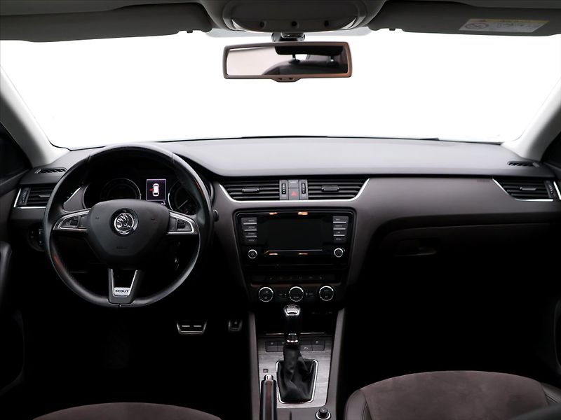 Škoda Octavia 2.0 TDI 135kW DSG Scout Xenon - fotka 21 z 28