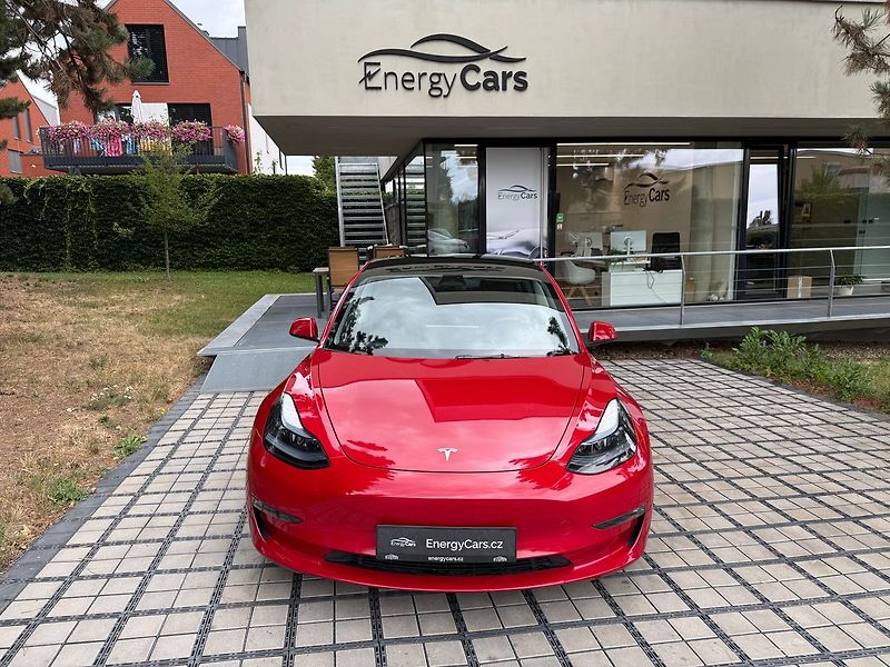 Tesla Model 3 Long Range AWD - fotka 2 z 40