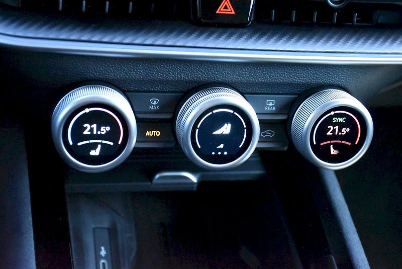 Škoda Superb (2025) Sportline 2.0 TSI 150 kW DSG - fotka 16 z 29