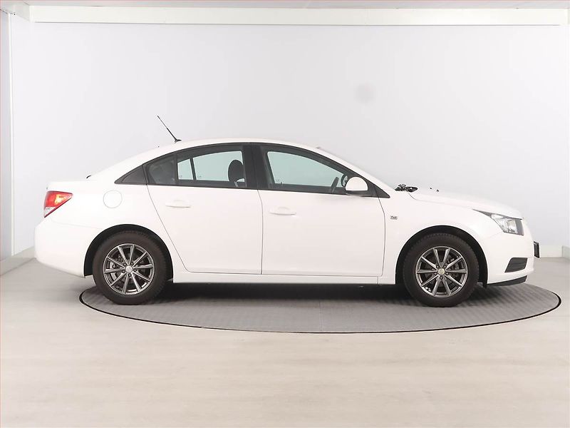 Chevrolet Cruze (2009) 1.6 i 16V, ČR,1.maj - fotka 6 z 16