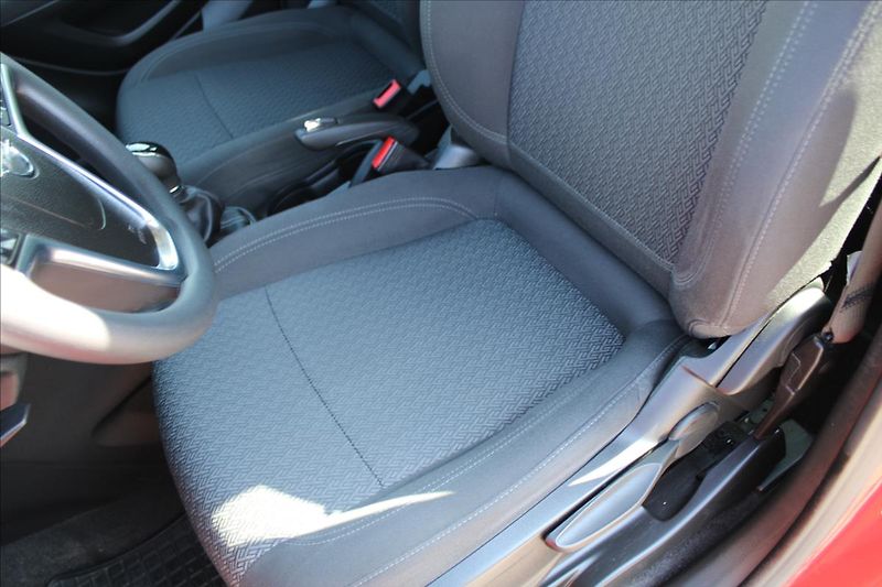 Opel Mokka 1,6 i  ČR,1.MAJITEL,TAŽNÉ - fotka 18 z 27