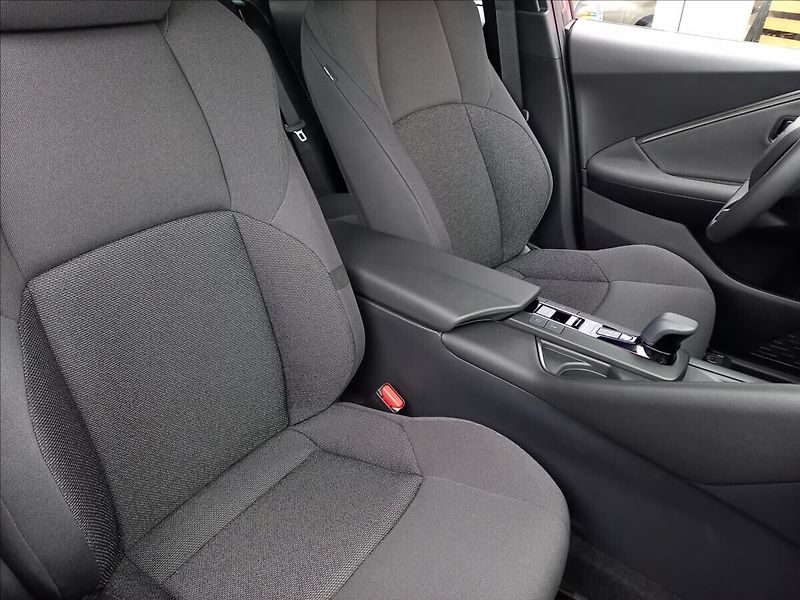 Toyota C-HR 1,8 Comfort - fotka 8 z 14