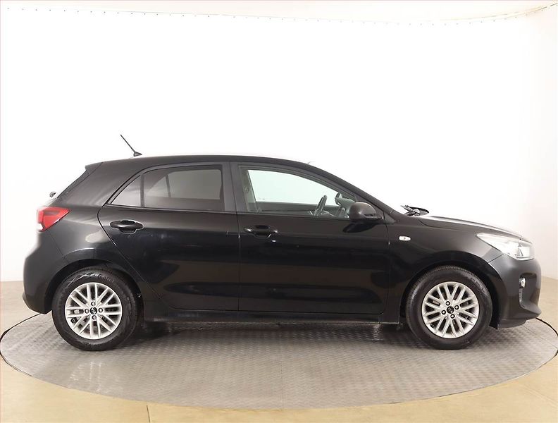 Kia Rio (2017) 1.4 CVVT, Serv.kniha, Tempomat - fotka 6 z 17