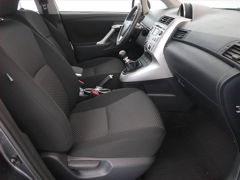 Toyota Verso (2011) 2.2 D-CAT, po STK, Tažné - fotka 9 z 12