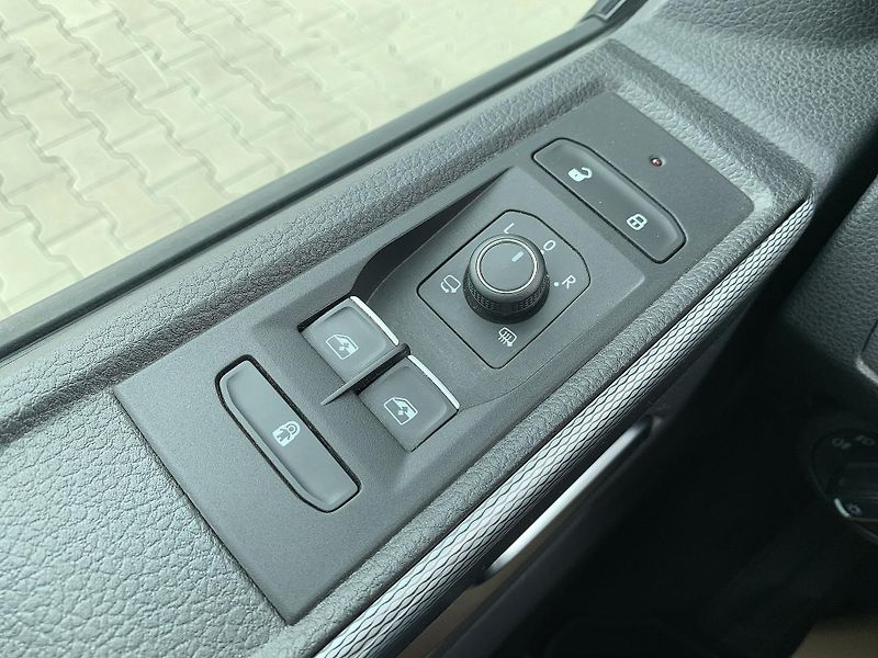Volkswagen Multivan HIGHLINE 2.0 TDI 4x4 146kW - fotka 26 z 33