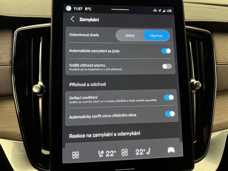 Volvo XC90 T8 AWD RECHARGE ULTRA BRIGHT - fotka 48 z 57