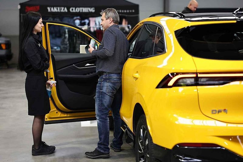 Z autosalonu v Lysé v pátek 1. listopadu 2024.