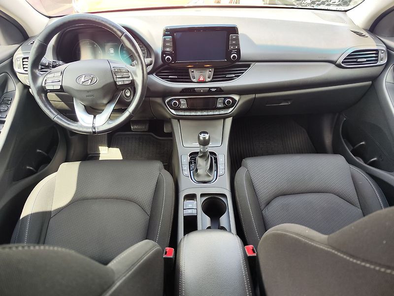 Hyundai i30 1.6 CRDi/100kW Style DCT - fotka 13 z 34