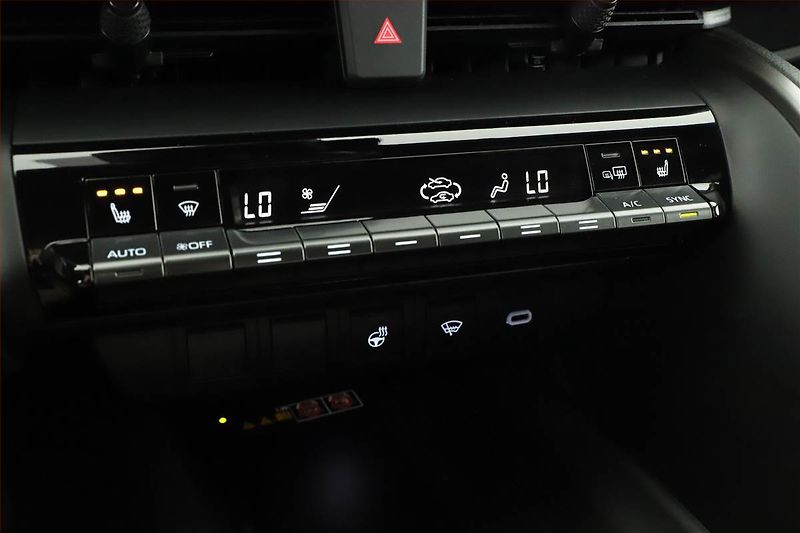 Toyota C-HR (2025) 2.0 Plug-in - fotka 18 z 21